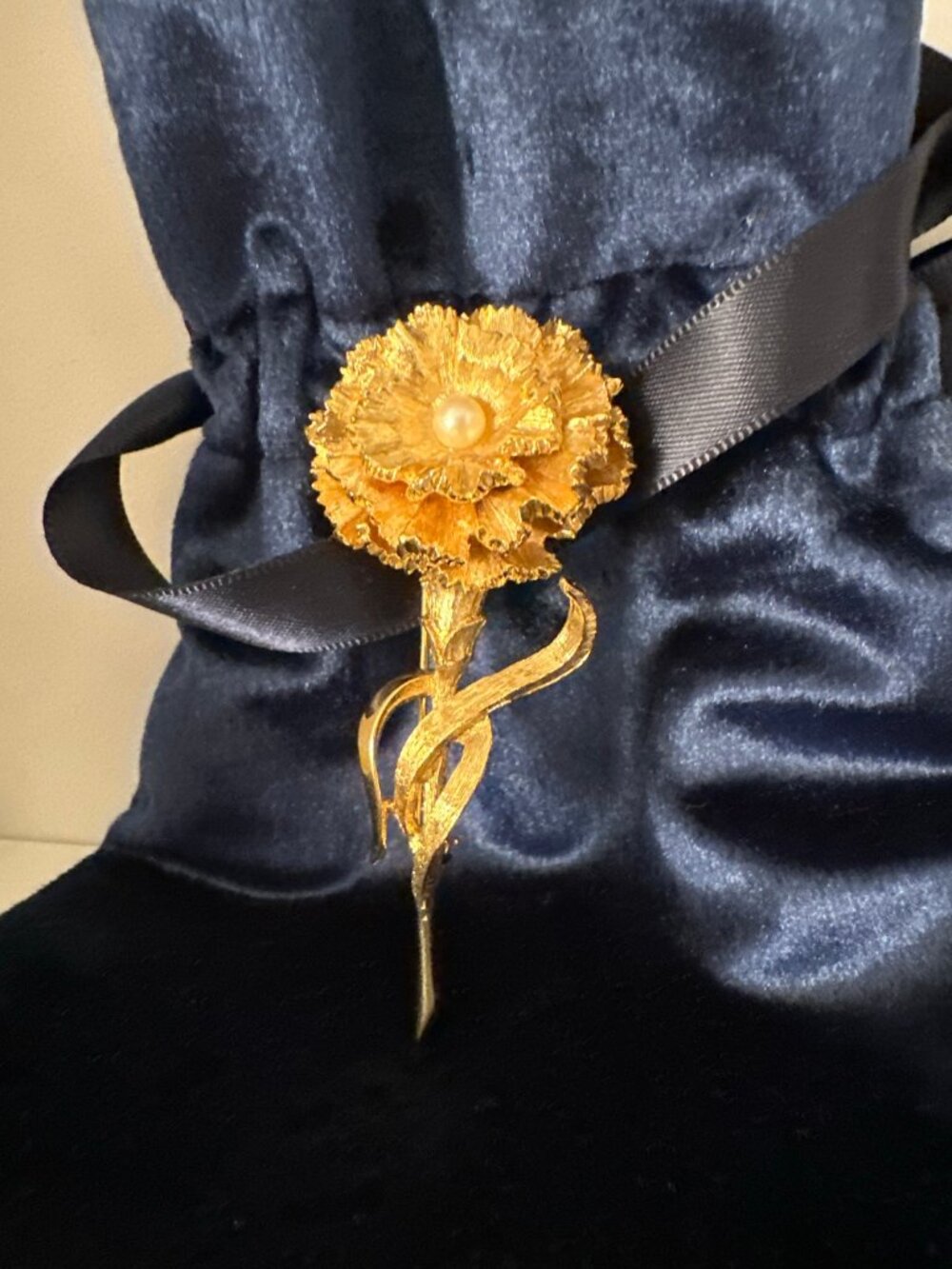 Vintage Nina Ricci Gold Flower Brooch Pearl Center